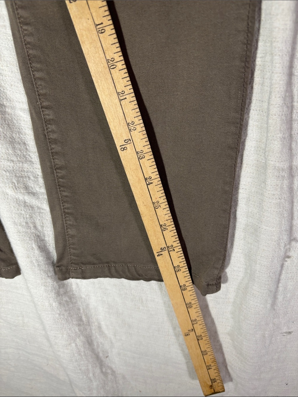 7 For All Mankind Men's Chinos in Olive Brown - Picture 12 of 13